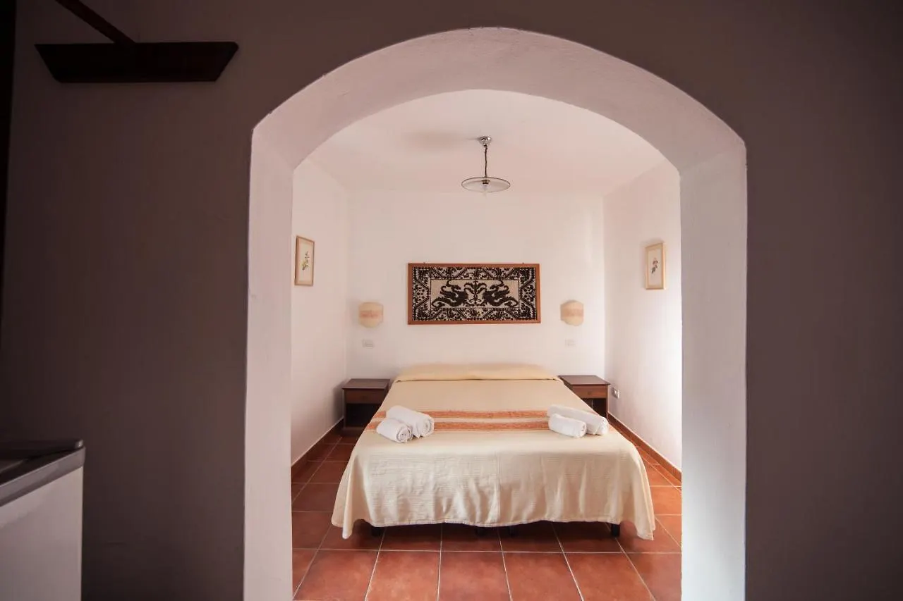 Affitta Camere Casa Delle Rose Villanova Monteleone Affittacamere